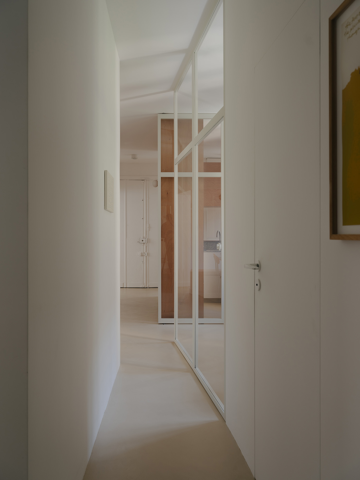 Kitchen and living room: wood, stone and steel